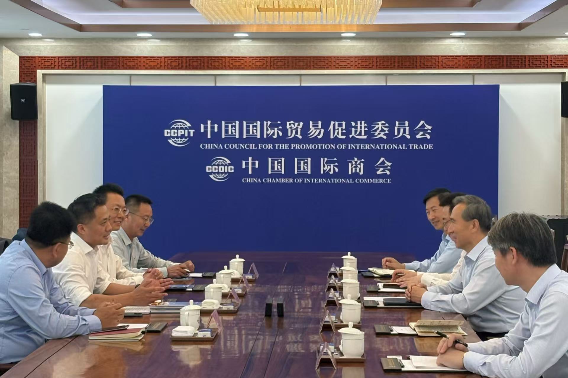 阿拉丁集團(tuán)董事長(zhǎng)拜會(huì)中國(guó)貿(mào)促會(huì)會(huì)長(zhǎng) 阿拉丁集團(tuán)董事長(zhǎng)拜會(huì)中國(guó)貿(mào)促會(huì)會(huì)長(zhǎng)