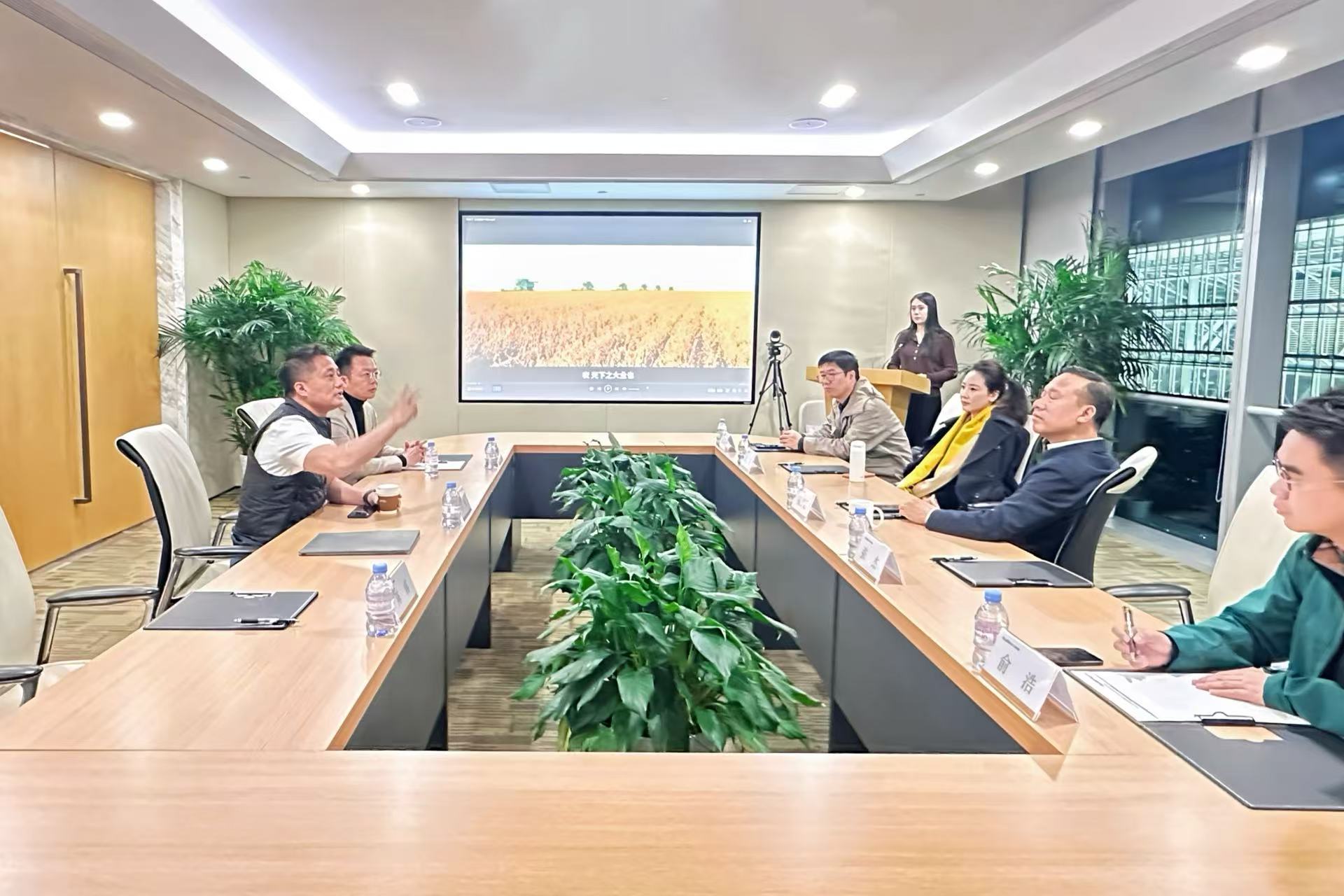 阿拉丁控股集團與國家機關(guān)事務(wù)管理局一行座談